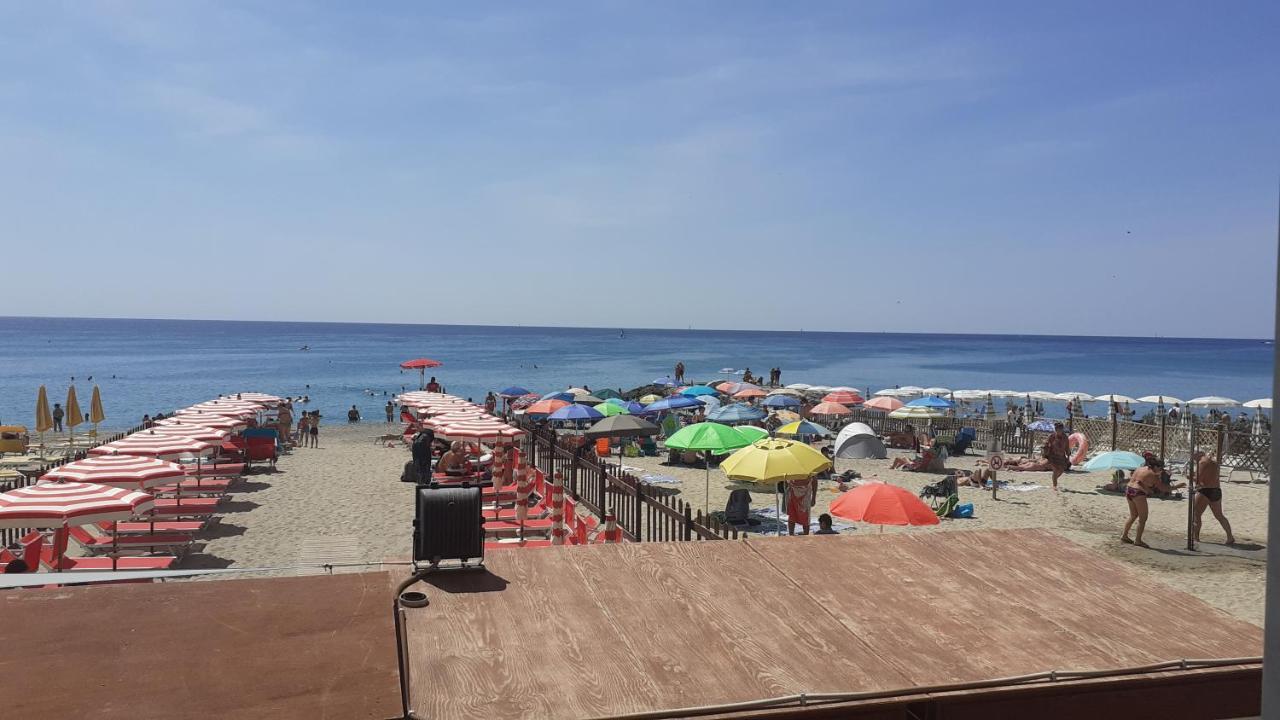 La Casa Di Pepe Lägenhet Pietra Ligure Exteriör bild